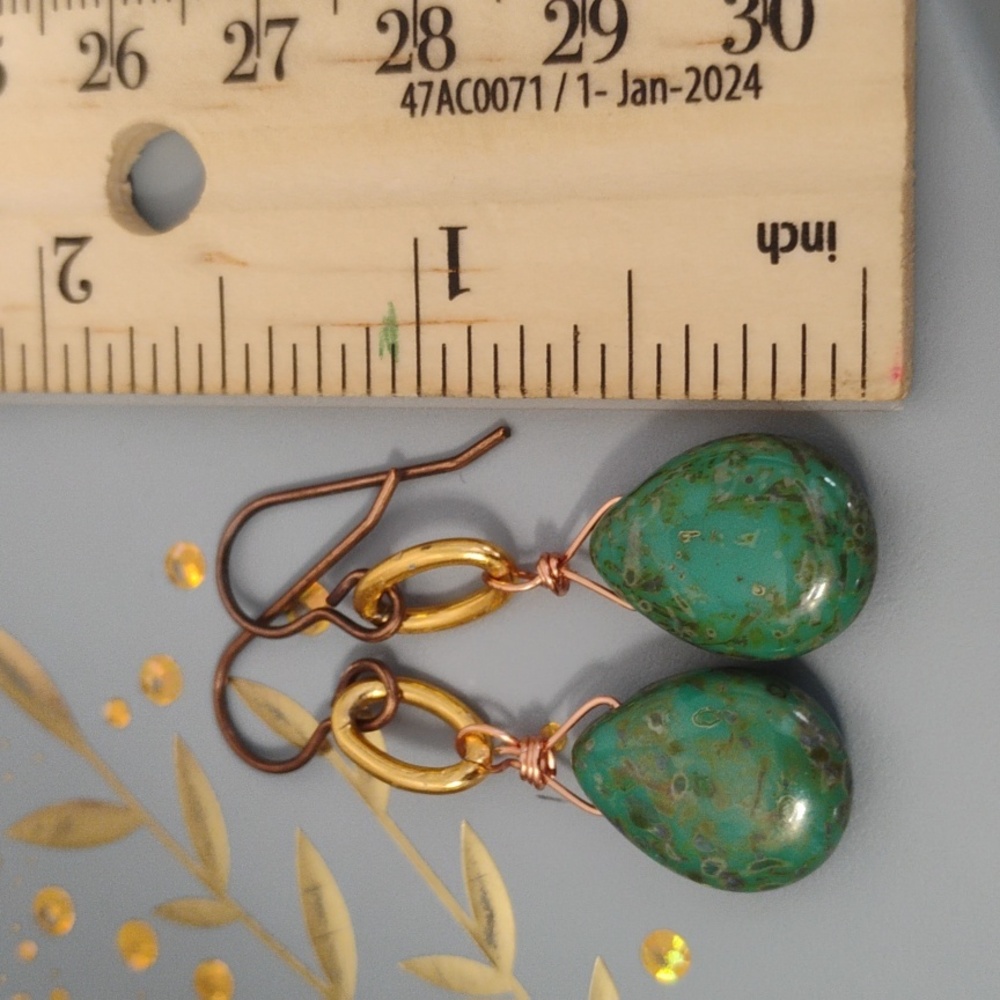 Elegant Green Turquoise Color Teardrop Earrings - Picture 5 of 8